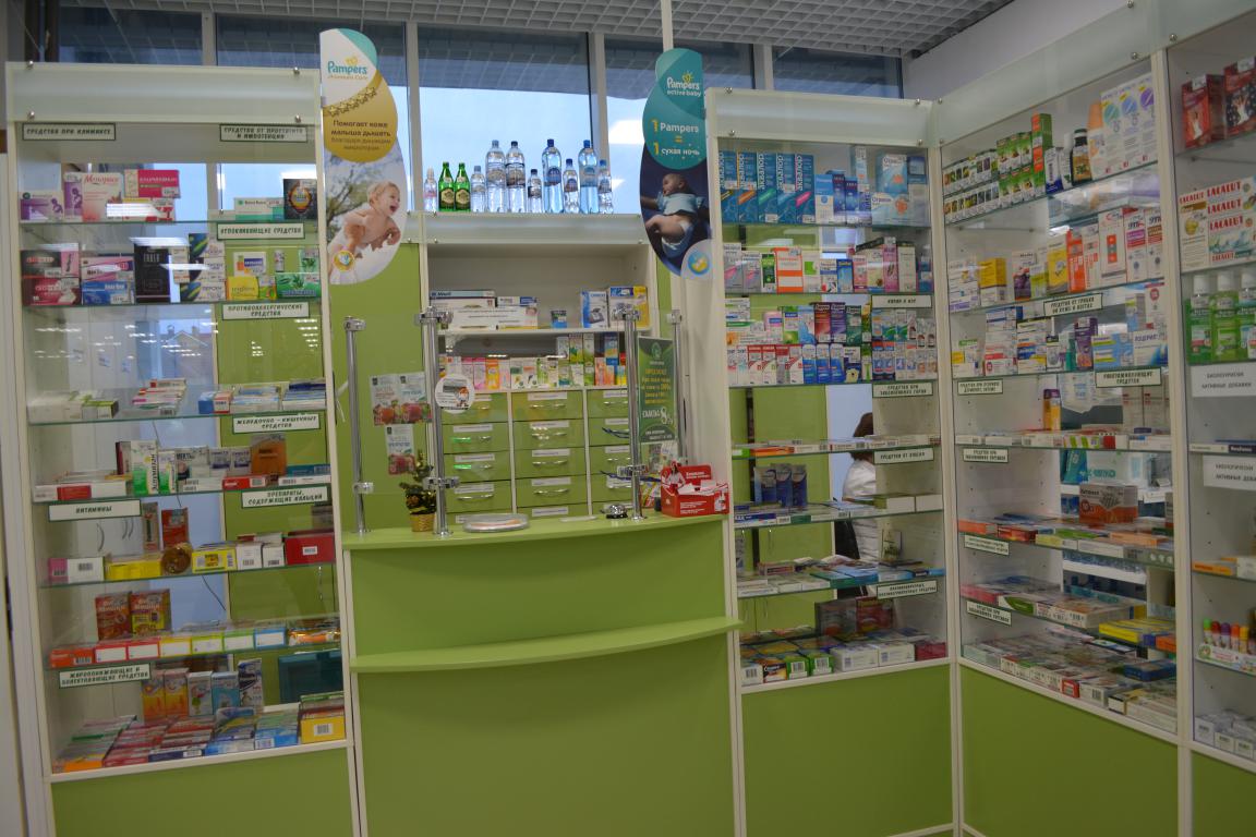 Аптека в торговом центре. Аптека в зеленом цвете. Зеленая аптека Мельникайте. Зеленая аптека оформление.